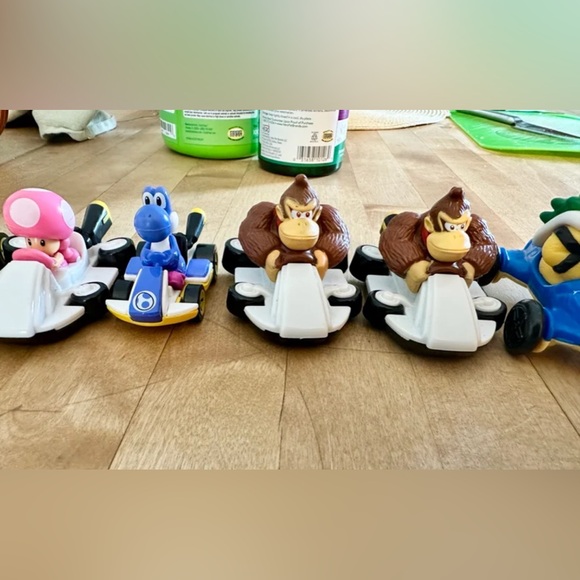 Hot Wheels Mario Kart Bowser's Castle Trackset - Picture 7 of 8